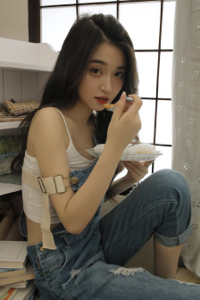 老师快被撞坏了