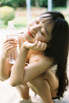 丰满少妇张开大白腿